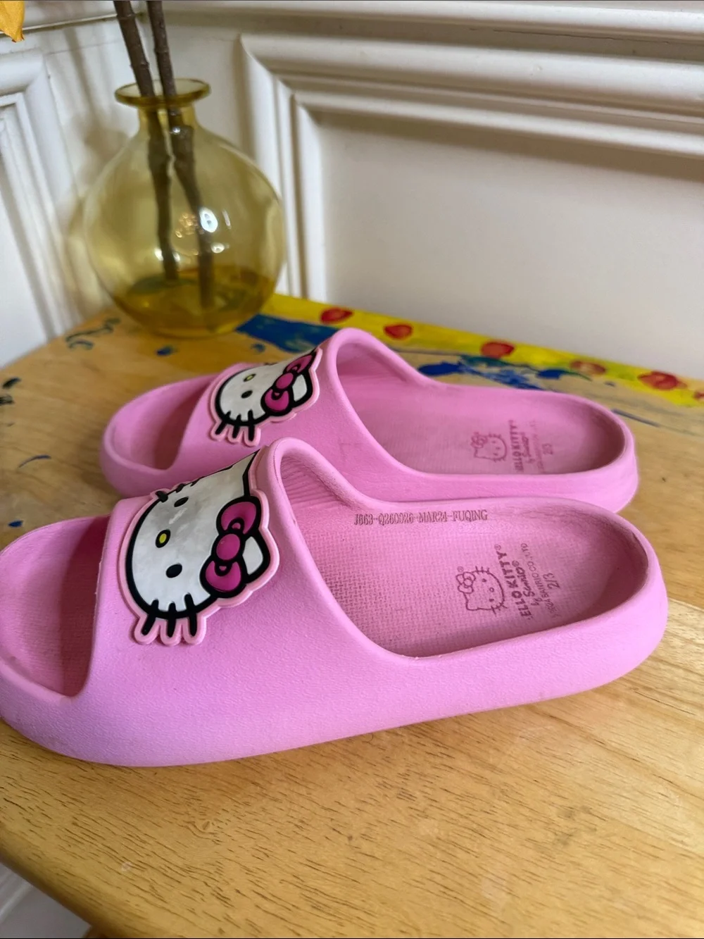 Sanrio Hello Kitty Girls Size 2/3 Pink Summer Slides Sandals